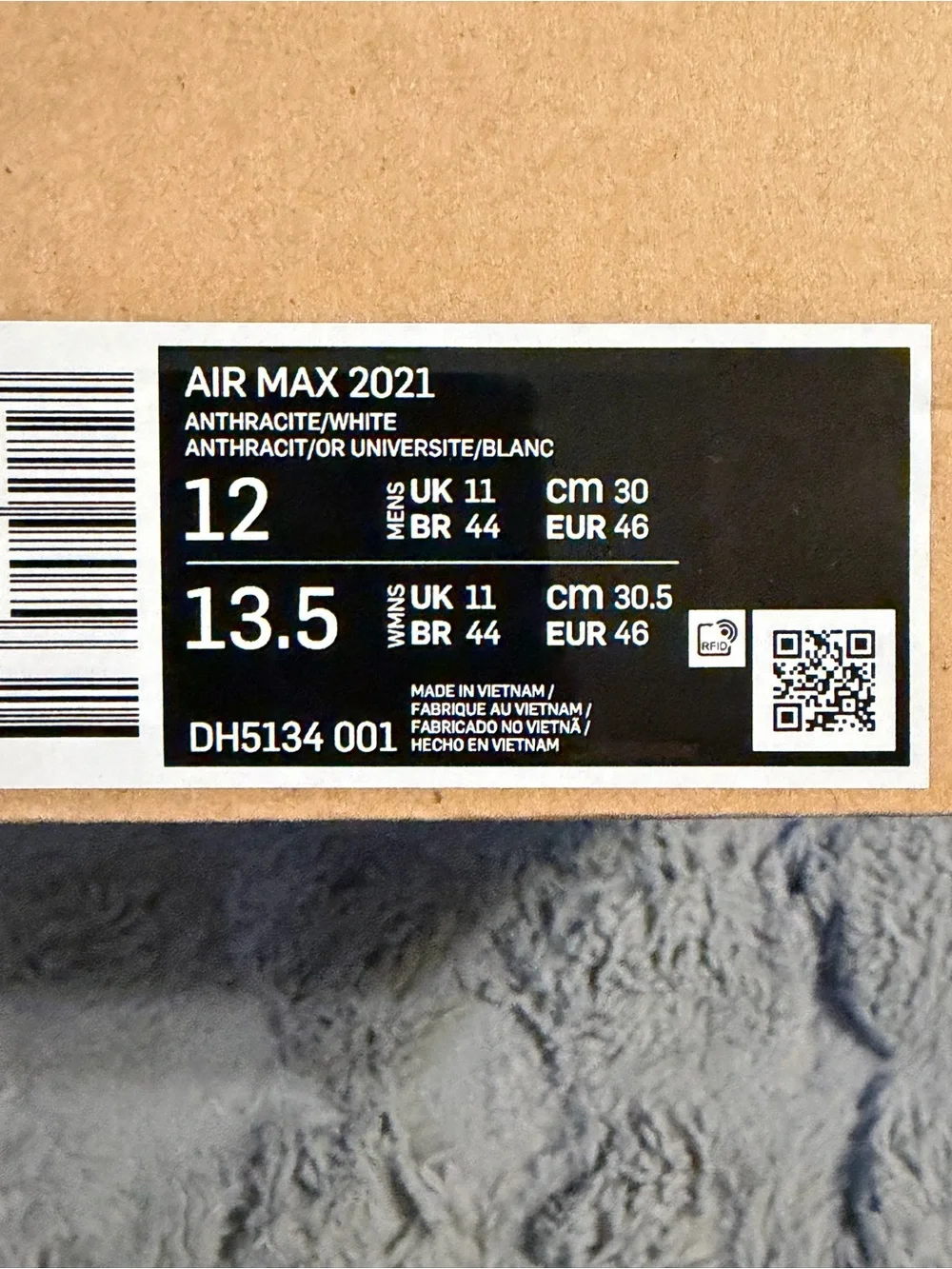 Nike Men's Gray and Yellow Air Max 2021